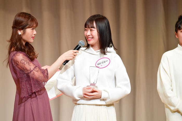 (左から)渋谷凪咲、岡村佳恵さん(提供写真)