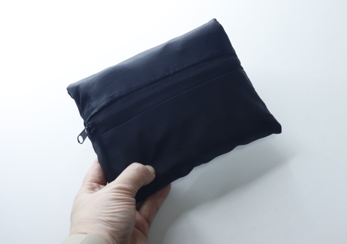凄いものを見つけてしまった！「とにかく持ち運びやすい！」高機能すぎる100均黒バッグ
