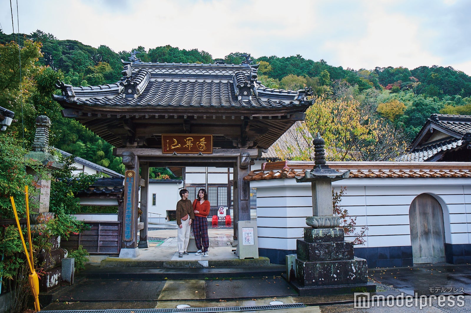 雰囲気のある満正寺の入り口（C）モデルプレス