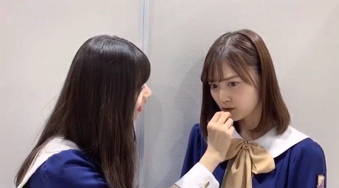 乃木坂46齋藤飛鳥 山下美月に餌付け 微笑ましい 泣き真似可愛い と話題 モデルプレス 乃木坂46齋藤飛鳥 山下美月に餌付け 微笑ましい 泣き真似可愛い と話題 モデルプレス