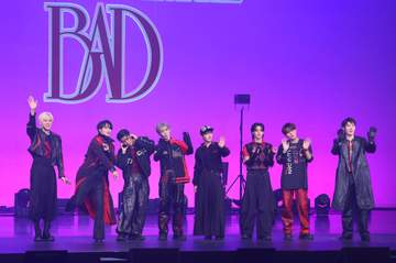 ATEEZ BADな色気にファンKO！バイラルヒット中の新曲を日本初披露