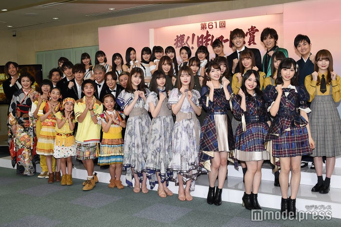 (4列目左から)小林萌花、岡村美波、里吉うたの、平井美葉、清野桃々姫、江口紗耶、前田こころ(3列目左から)TOMO、U-YEAH、高瀬くるみ、島倉りか、山﨑夢羽、西田汐里、一岡伶奈、海蔵亮太、新浜レオン、彩青(2列目左から)KENZO、YORI、KIMI、DAICHI、ISSA、菅井友香、小林由依、小池美波、佐々木久美、小坂菜緒、加藤史帆(1列目左から)市川由紀乃、たける、もえの、ちせ、ひゅうが、りりこ、松村沙友理、齋藤飛鳥、高山一実、柏木由紀、向井地美音、小栗有以 (C)モデルプレス