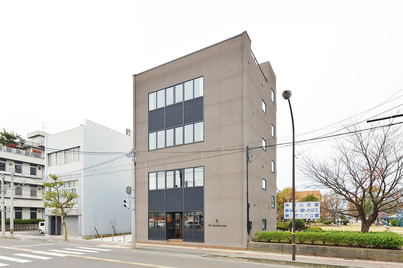 鯖江市にあるBOSTON CLUBのショップ。様々な種類のメガネが揃う／提供画像