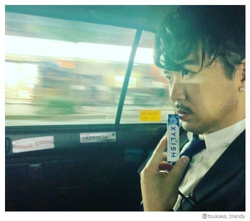 トレエン斎藤司、“妻の好きな俳優”松田翔太に仮装「カツラを後ろ向きに被ったので後ろガラ空き」