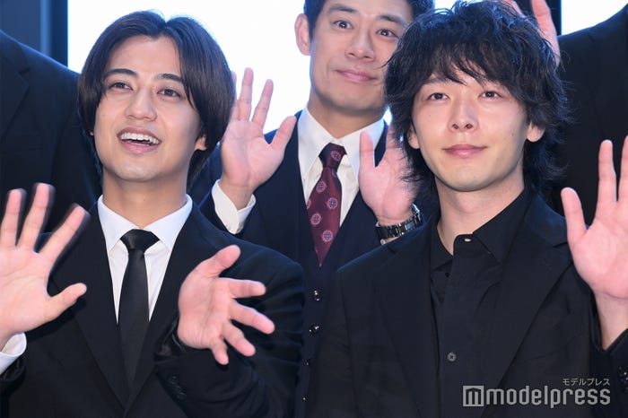 高橋海人(左)を稀代のトークのファンタジスタと認識している中村倫也(右)(C)モデルプレス