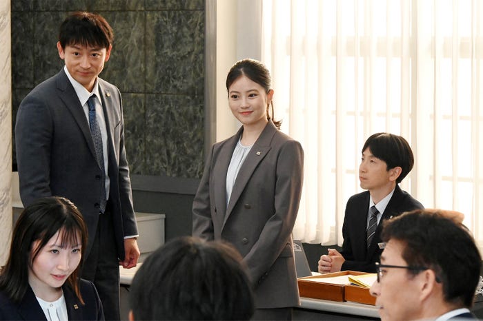 山本耕史、今田美桜、岡部尚「花咲舞が黙ってない」第8話より(C)日本テレビ