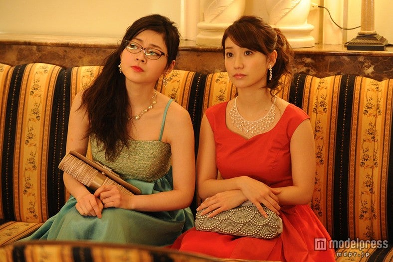 （左から）朝倉えりか、大島優子（C）関西テレビ