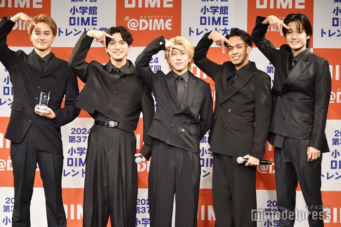 Aぇ! group(左から)小島健、正門良規、末澤誠也、草間リチャード敬太、佐野晶哉(C)モデルプレス