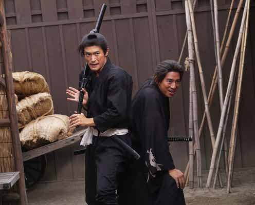 三浦春馬さん、三浦翔平と鬼気迫る表情 主演映画「天外者」場面カット解禁