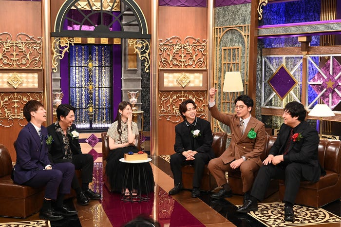河井ゆずる、屋敷裕政、松村沙友理、寺西拓人、新山、兎(C)日本テレビ