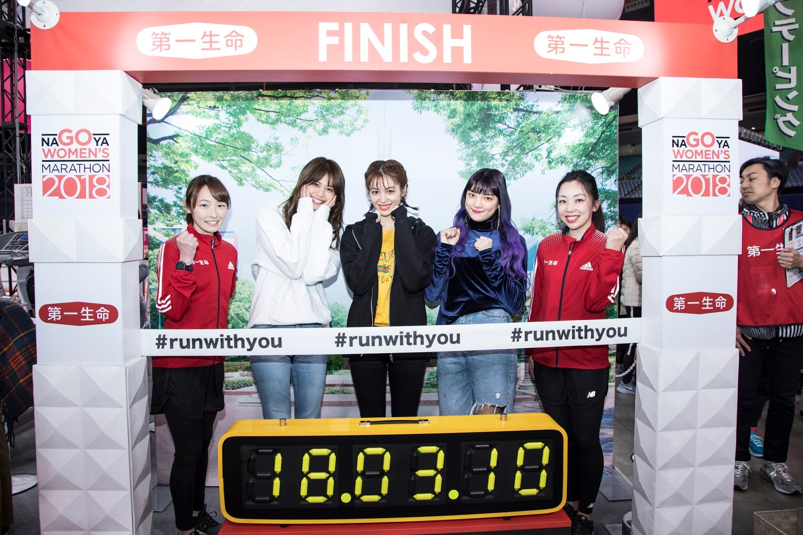 （中央左から）佐藤晴美、楓、須田アンナ （画像提供：所属事務所）