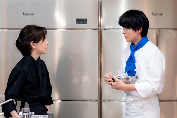 板垣李光人、高橋文哉「フェルマーの料理」第2話より(C)TBS