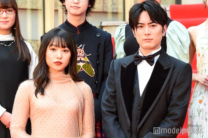 桜井日奈子、間宮祥太朗 (C)モデルプレス