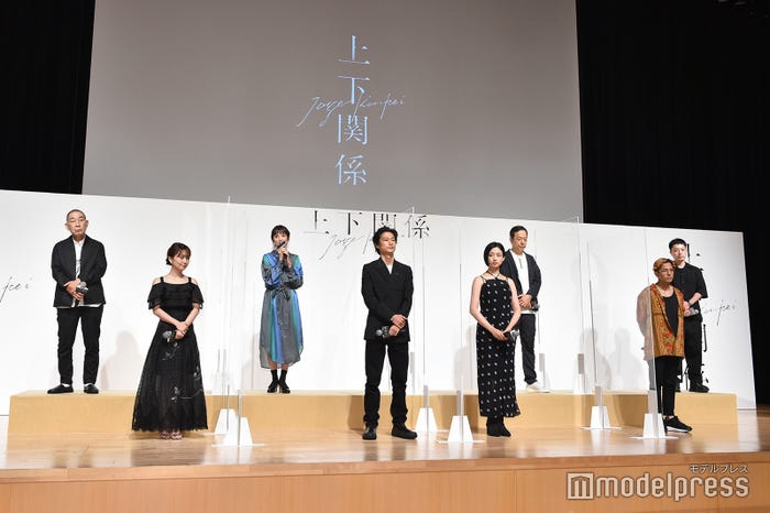 (前列左から)大島優子、窪塚洋介、河合優実、降谷建志、(後列左から)でんでん、田中麗奈、板尾創路、柿本ケンサク監督 (C)モデルプレス