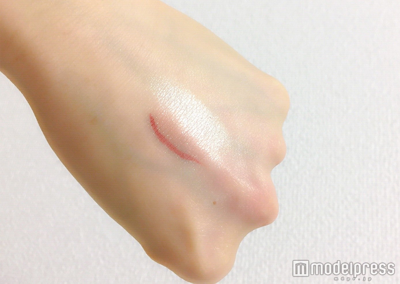 【INTEGRATE】「ワイドルックアイズ“OR275”」、【msh】「ラブライナー カラーコレクション“ピンクブラウン”」使用／写真：Cecil Inoue（C）モデルプレス