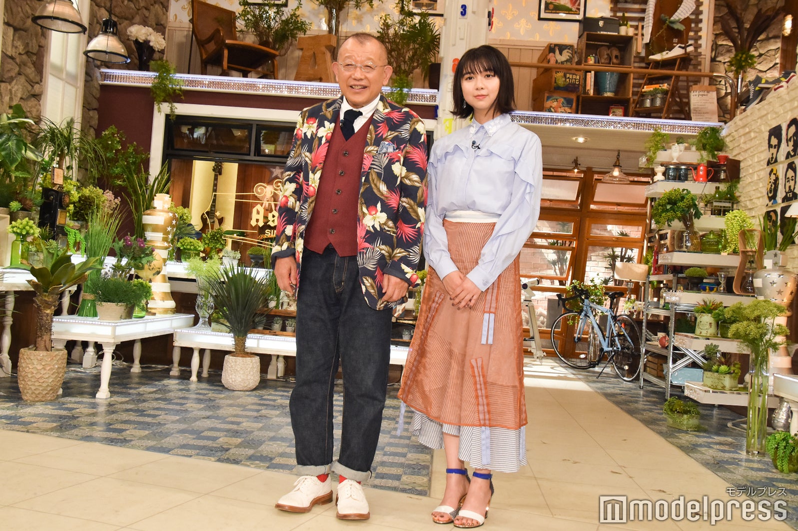 （左から）笑福亭鶴瓶、上白石萌歌（C）モデルプレス