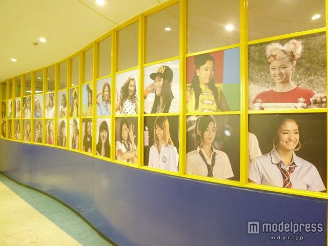 「E-girls 写真パネル展2014“COLORFUL POP”」千葉会場の様子