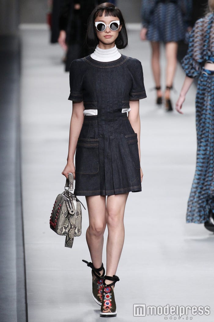 萬波ユカ/「FENDI」2016年春夏ミラノコレクションより/photo:Getty Images