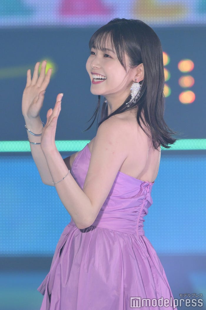 井上瑞稀に“オカン系女子”ぶり発揮した久間田琳加(C)モデルプレス