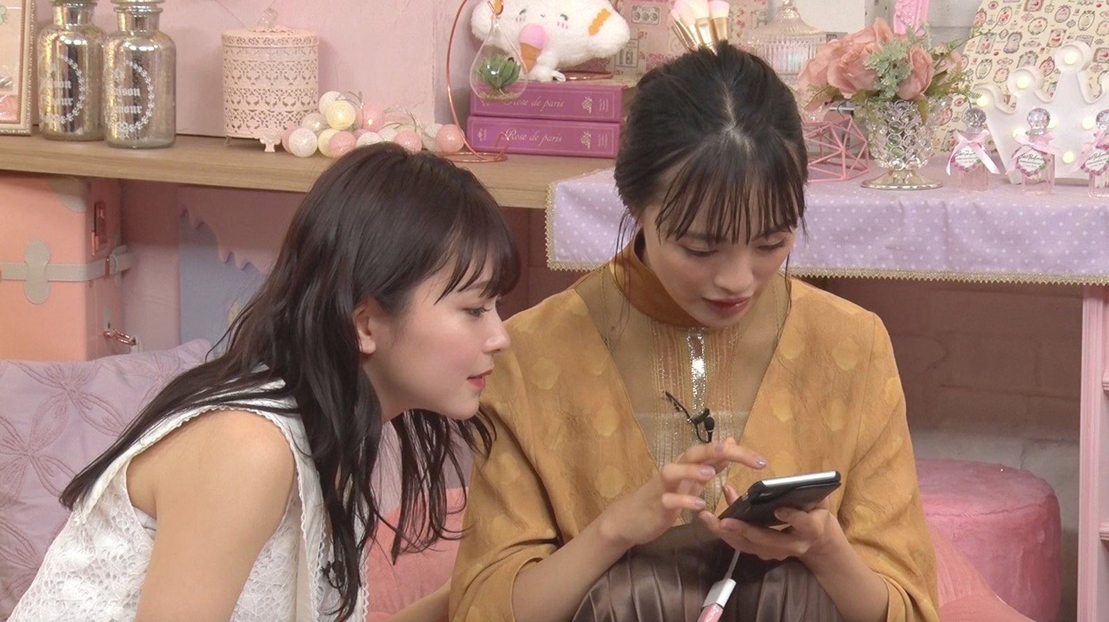 久間田琳加、大友花恋（C）フジテレビ