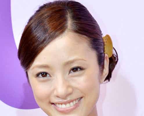 上戸彩、SMAP稲垣にチクリ「ずるいですよね」