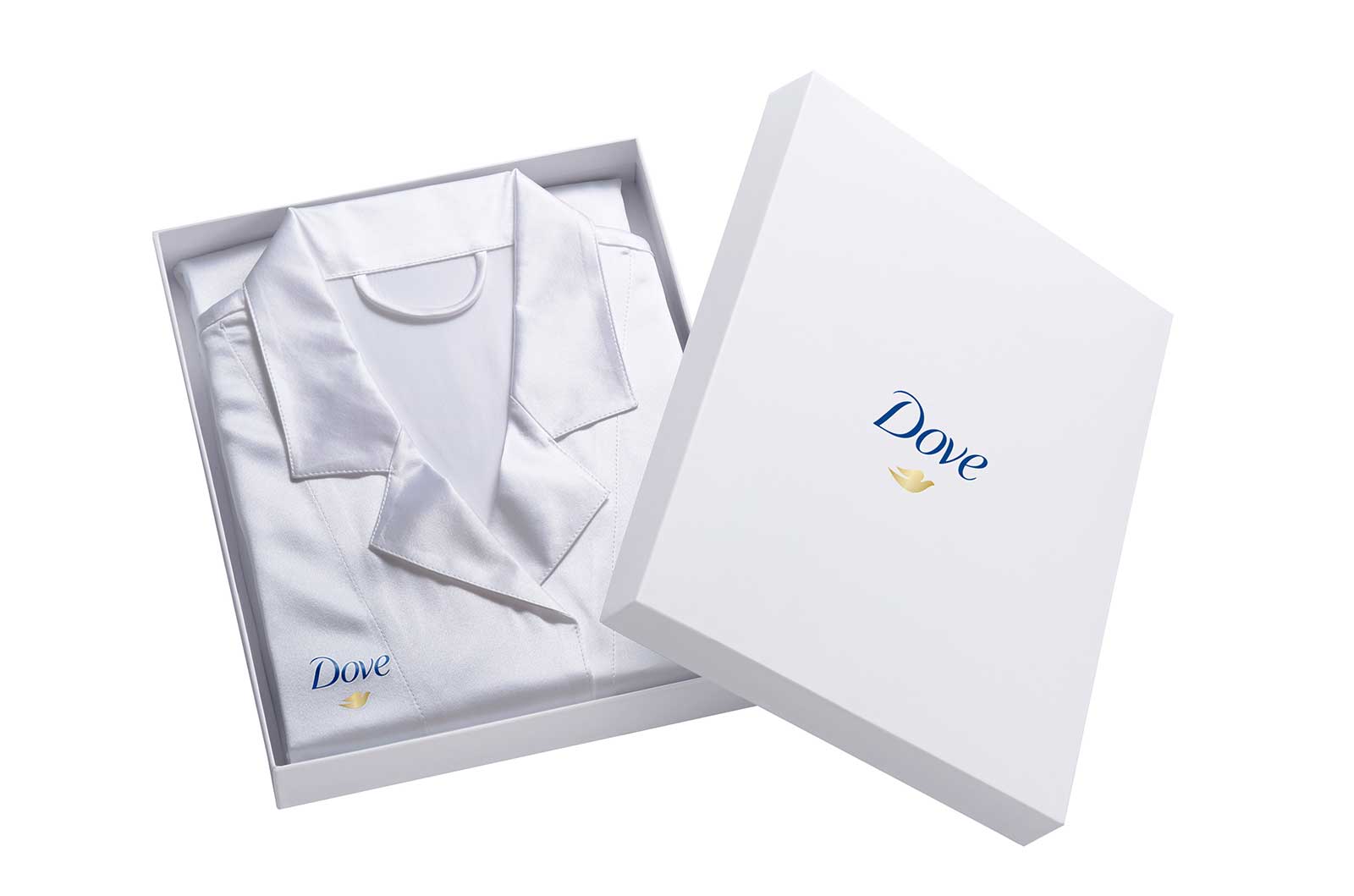 肌をやさしく包み込んでくれる「シルクパジャマ」も