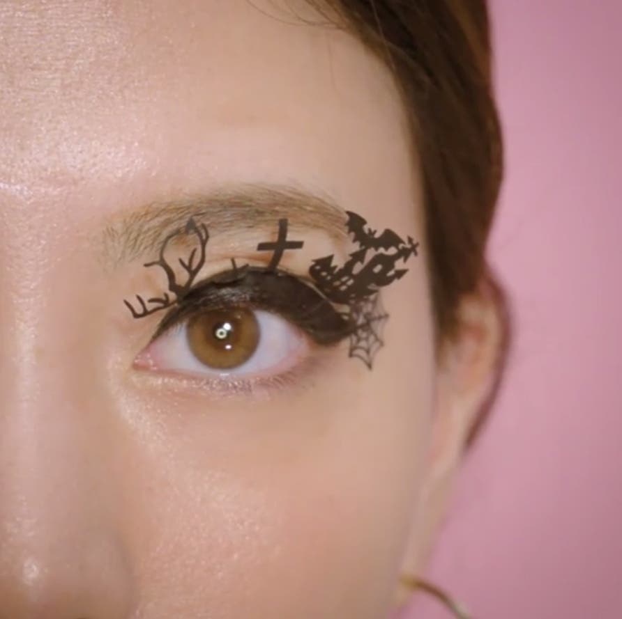 2.ラインを引いたらデコつけまを装着