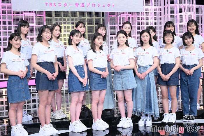 (前列左から)永島彩花、釜屋舞姫、幸澤沙良、大平くるみ、中島梨里香、馬越友梨、大橋小春、大嵩愛花(後列左から)市野姫吏、高橋桃子、田村藍、大河原花菜、奥遥歌、鈴木悠華、新井彩永、有賀優 (C)モデルプレス