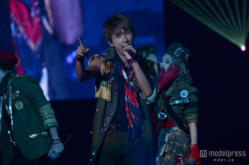 AAAのライブステージ