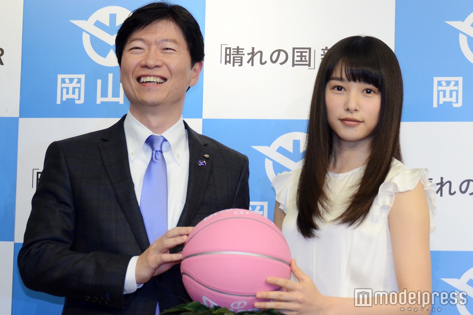 伊原木隆太氏、桜井日奈子（C）モデルプレス