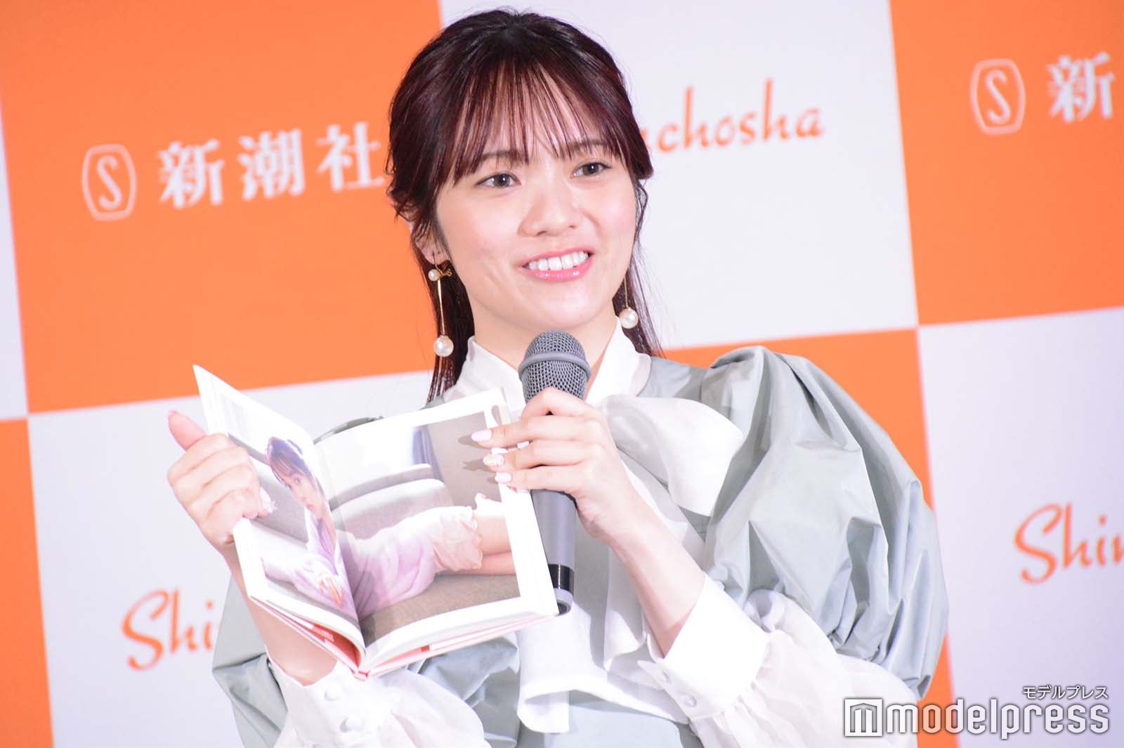 お気に入りカットを披露する宮田愛萌 （C）モデルプレス