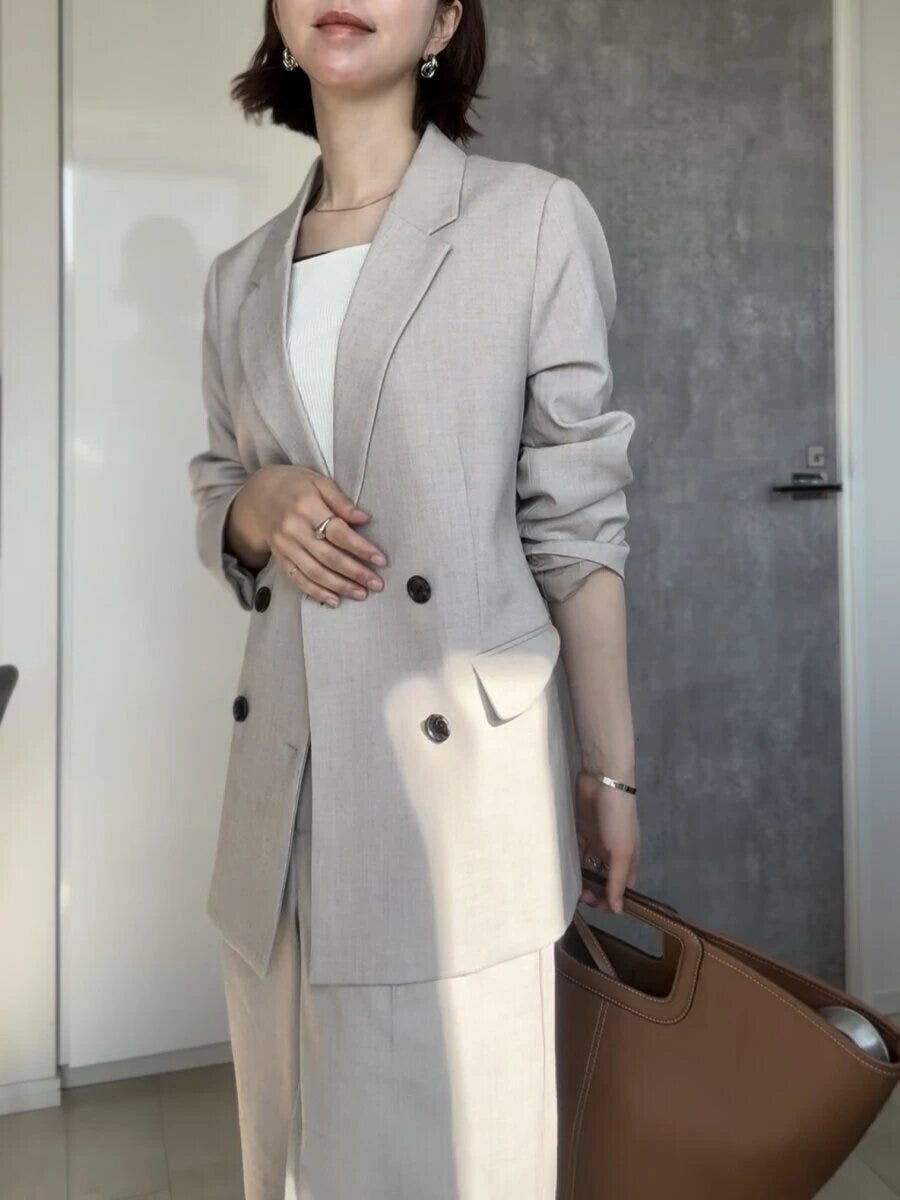 セットアップコーデ guダブルブレストジャケットベージュセットアップコーデ