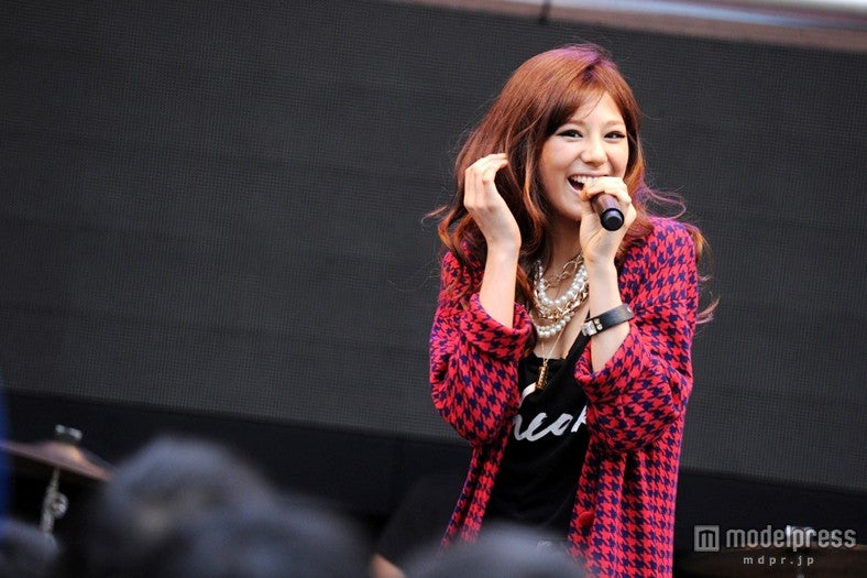 西内まりやが涙を流す理由　泣き出すファンも続出