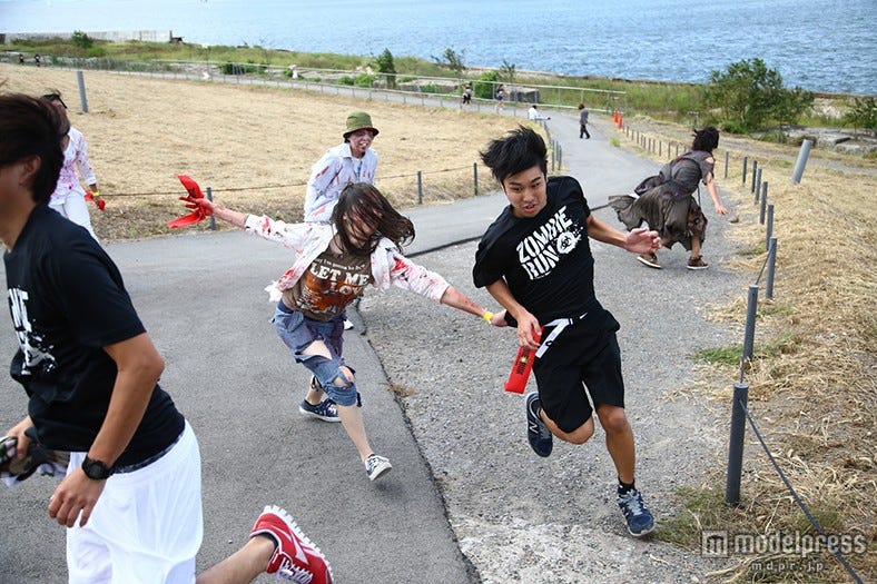 ゾンビから逃げ惑う「ゾンビラン」開催、ゴール後は野外DJパーティも