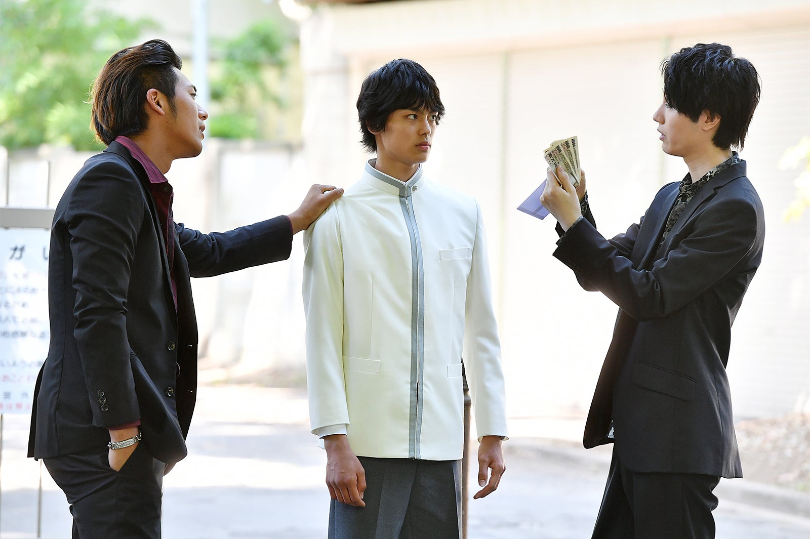 嘉島陸（中央）、桜田通（右）／「花のち晴れ～花男 Next Season～」第9話より（C）TBS