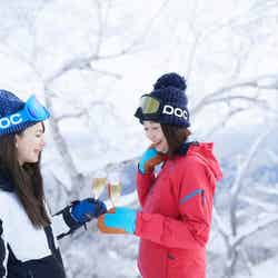 白銀のゲレンデに「絶景シャンパンバー」晴れの日限定で移動式バーが出現/画像提供:星野リゾート