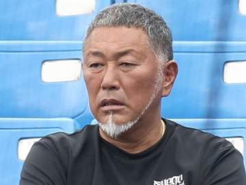 中日の一塁手・サノーがベース離れるミス 二塁からの転送が無人の一塁上を通過 解説の清原氏「うーん。どうやったらああいうふうになるのかな」