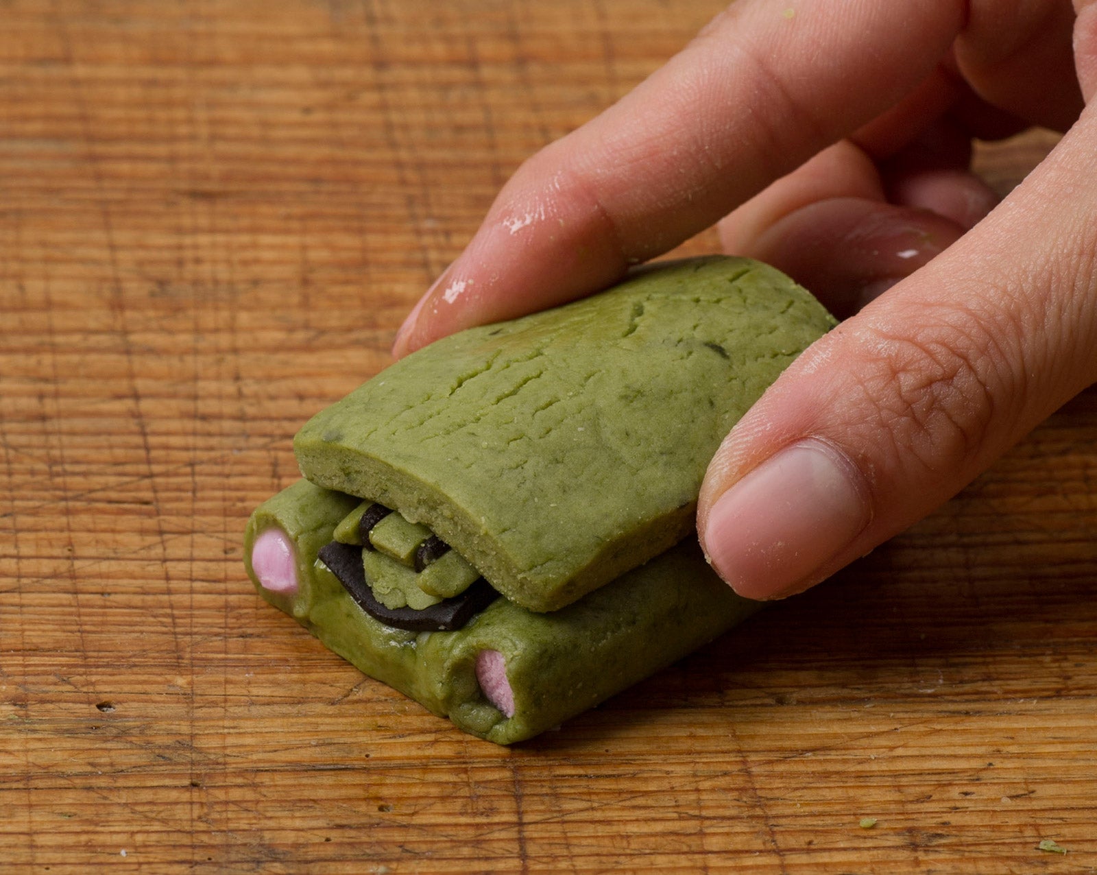 形を整えて…／画像提供：セブン&アイ出版