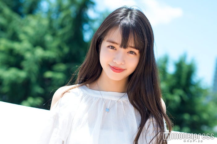 <横田真悠(よこた・まゆう)プロフィール>1999年6月30日生まれ、東京都出身。地元でソフトボール部の遠征帰りにスカウトを受け、芸能界入り。「ミスセブンティーン2014」グランプリに選ばれ、2014年10月より専属モデルとして加入。2018年には表紙を6回飾るなど、同誌を代表するモデルとして絶大な人気を誇っているほか、映画「ヌヌ子の聖★戦~HARAJUKU STORY~」で女優業にも進出を果たした。