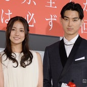 松田翔太 スーツ 黒縁メガネのニュースキャスター姿で 優しく注意 モデルプレス 松田翔太 スーツ 黒縁メガネのニュースキャスター姿で 優しく注意 モデルプレス