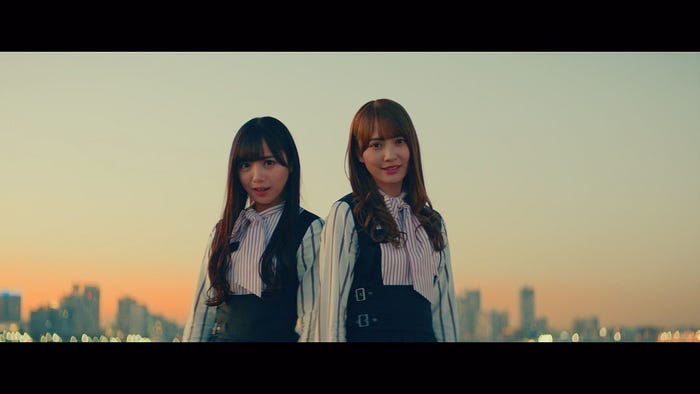 齊藤京子、加藤史帆/日向坂46「ソンナコトナイヨ」MV(提供写真)