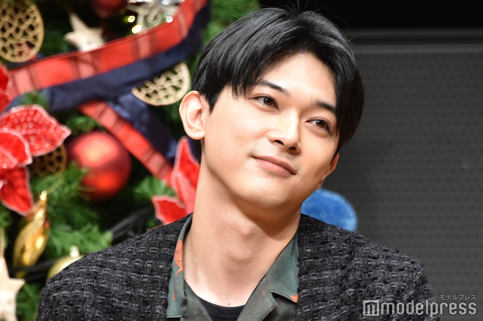 「僕はもう、黙って沖縄に行ってきます」と嘆く吉沢亮（C）モデルプレス