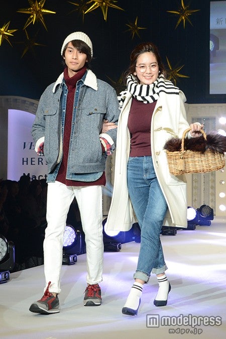 筧美和子（右）