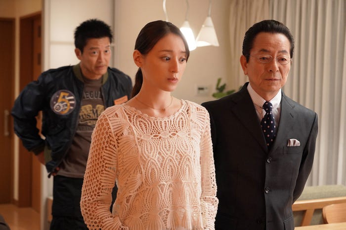 寺脇康文、栗山千明、水谷豊「相棒season22」第2話より(C)テレビ朝日