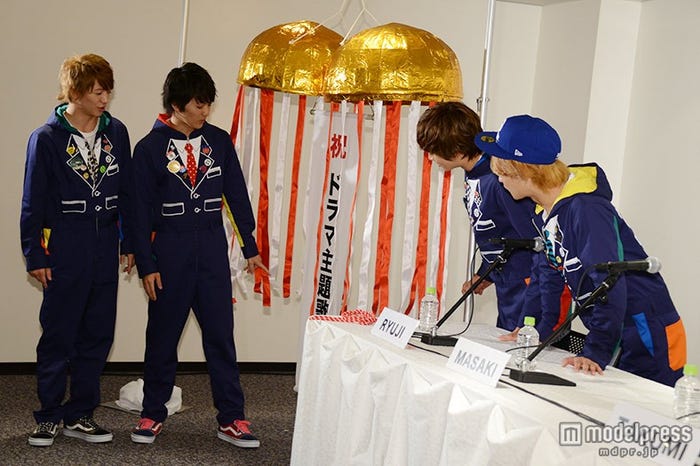 DISH//、ドッキリ会見の様子