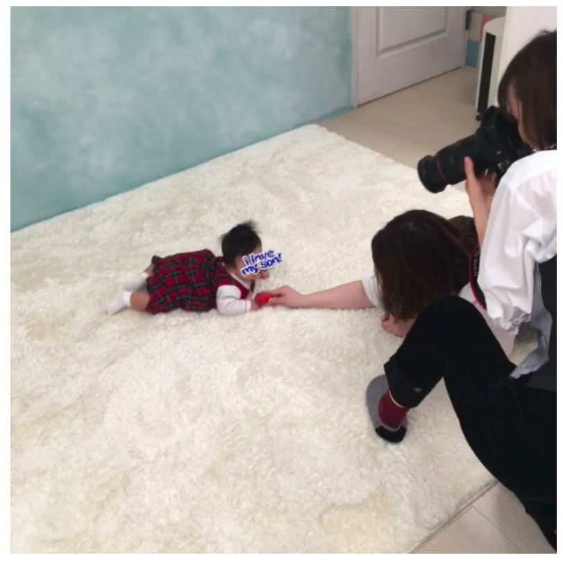 リンクくんのうつ伏せのピンショット／ぺこオフィシャルブログ（Ameba）より