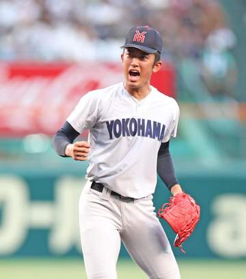 横浜・織田翔希「それを力に変えて」 甲子園の大歓声に感謝 この日も相手打者を圧倒、2度の3者連続含む7奪三振 4回を打者12人でピシャリ