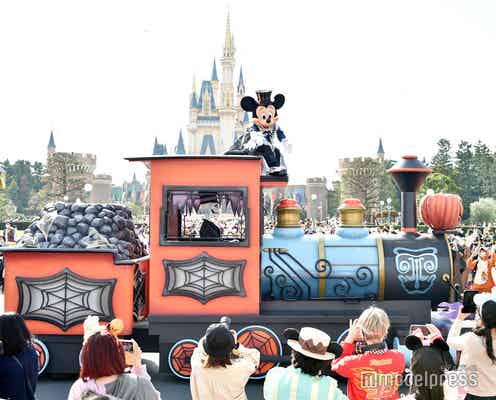 【ディズニー】TDLで2年ぶりフル仮装解禁、マスク着用で楽しむゲスト 開園前のパークでハロウィーン特別営業