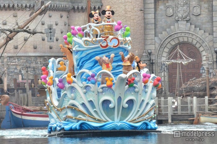 30周年記念ショー「ハピネスグリーティング・オン・ザ・シー」