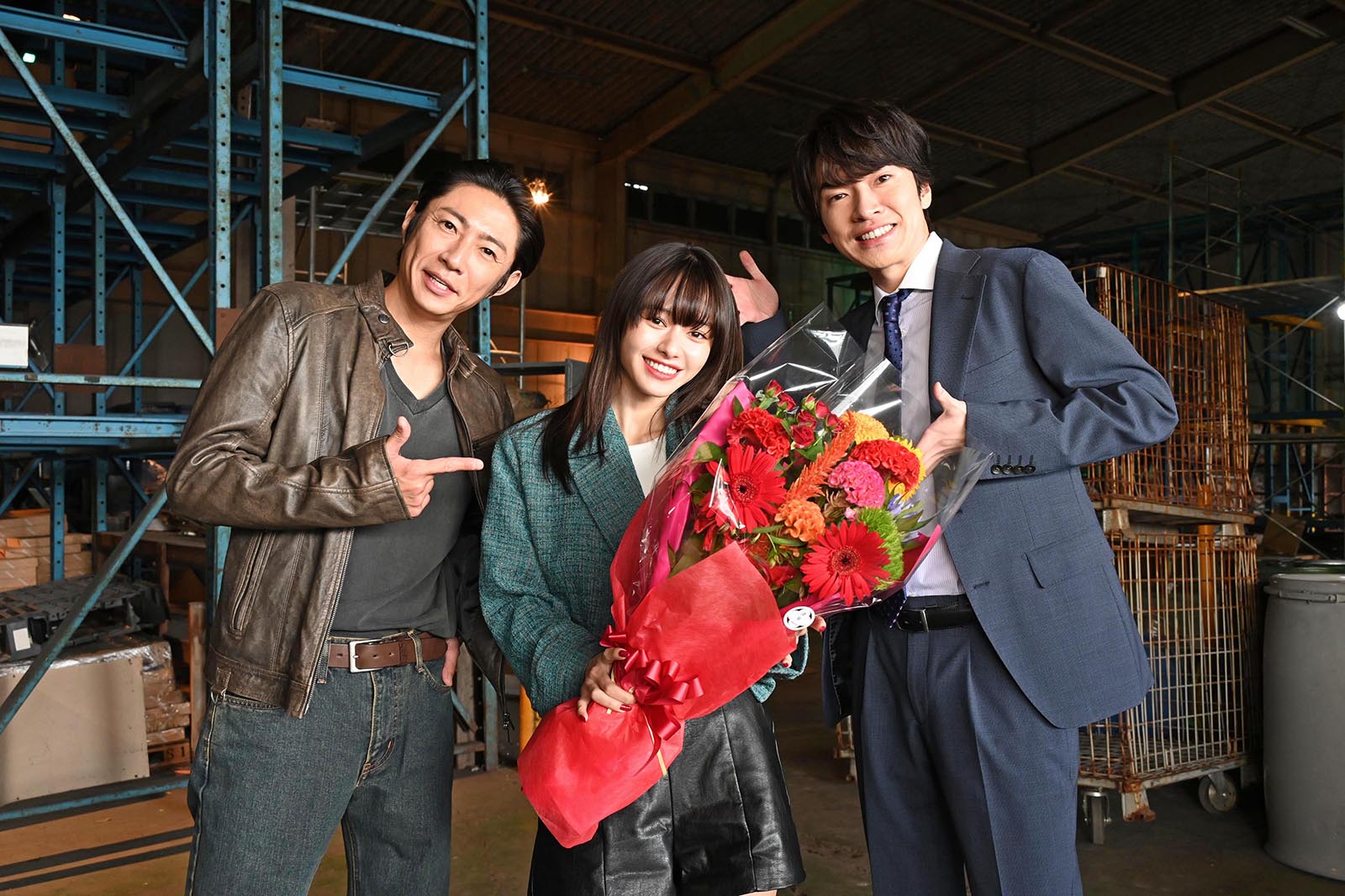 相葉雅紀＆Snow Man深澤辰哉、山本舞香バースデーをサプライズで祝福「引き続き楽しく撮影できれば」＜今日からヒットマン＞